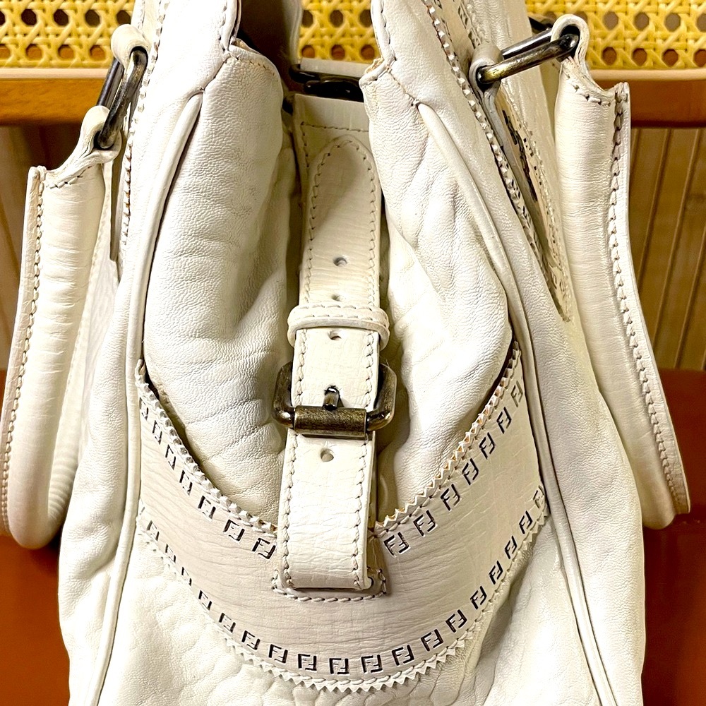 A+ condition Fendi White Shoulder Bag with Croc-Embossed Leather - Picture 8 of 15